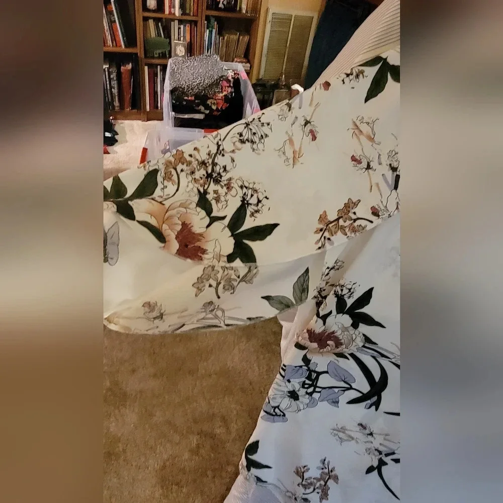 Floral Blouse 2XL Top White Short Sleeve Brand New - Picture 3 of 5